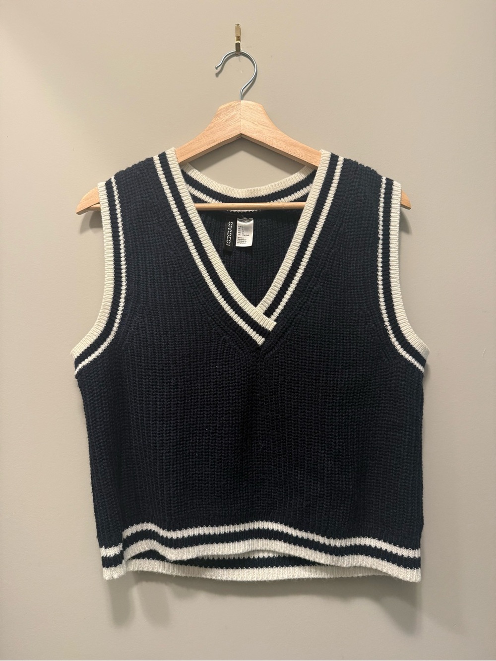 Divided Black & White V-Neck Knit Sweater Vest
